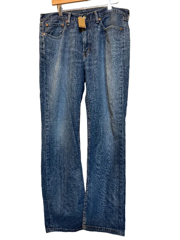 women's blue denim jeansLevi straight leg (36x32)